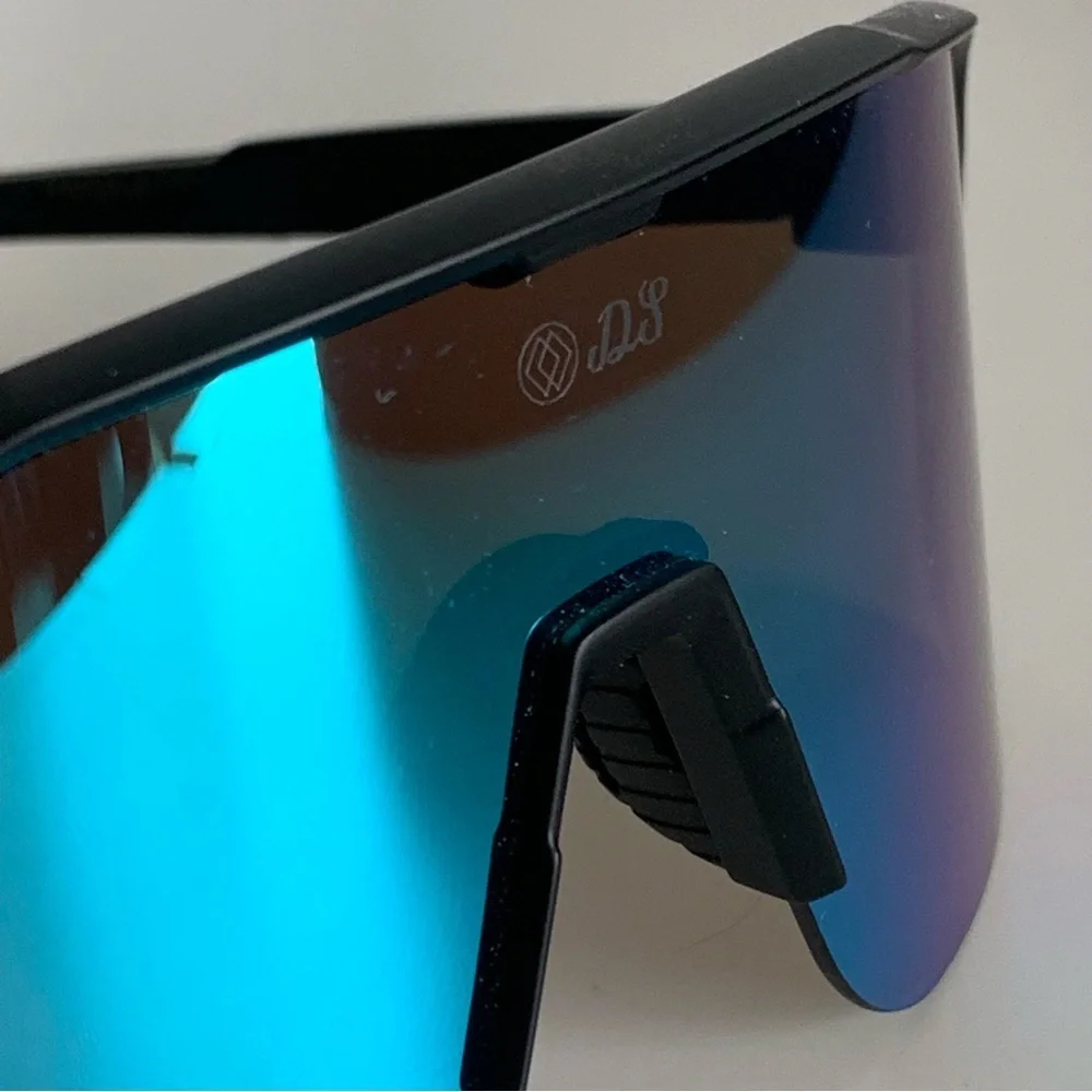 Diamond Eyewear Black Blue Sporty Sunglasses Baseball Outdoor Fishing Box Case